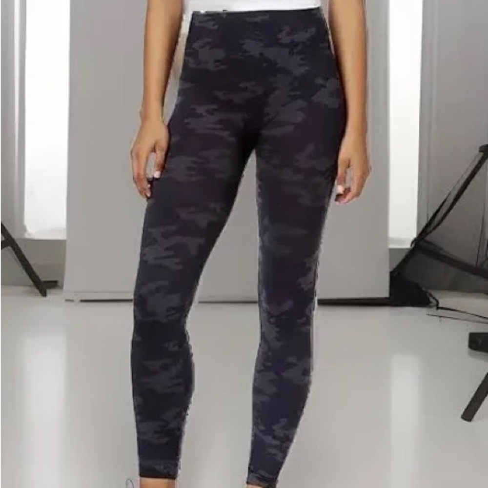 Spanx Look At Me Now Seamless Camo Leggings- NWT